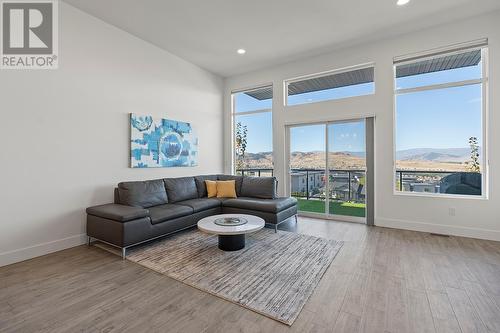 1000 Mt Robson Pl Unit# 9, Vernon, BC - Indoor Photo Showing Living Room