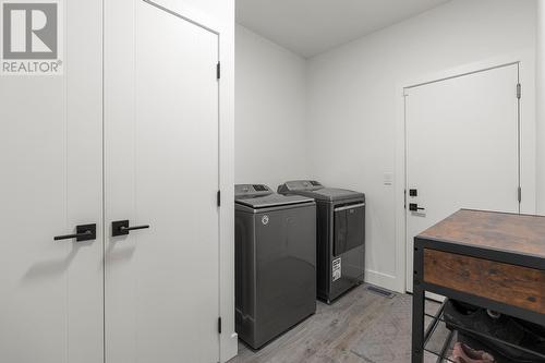 1000 Mt Robson Pl Unit# 9, Vernon, BC - Indoor Photo Showing Laundry Room