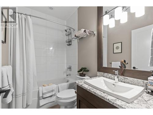 4000 Redstone Crescent Unit# 204, Peachland, BC - Indoor Photo Showing Bathroom