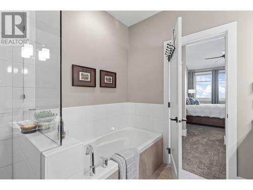 4000 Redstone Crescent Unit# 204, Peachland, BC - Indoor Photo Showing Bathroom