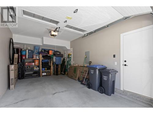 4000 Redstone Crescent Unit# 204, Peachland, BC - Indoor Photo Showing Garage