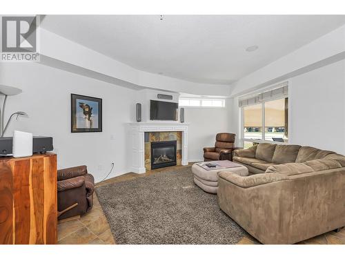 3570 Woodsdale Road Unit# 10, Lake Country, BC - Indoor Photo Showing Living Room With Fireplace