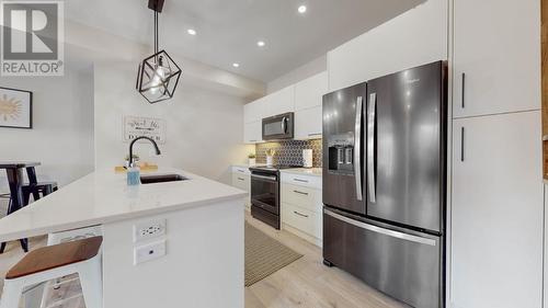190 Bassett Street Unit# 103, Penticton, BC - Indoor Photo Showing Kitchen With Upgraded Kitchen