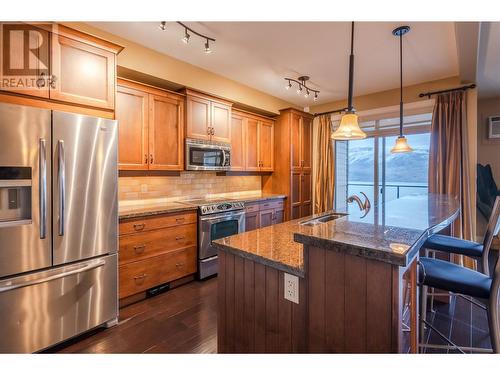 4350 Ponderosa Drive Unit# 246, Peachland, BC - Indoor Photo Showing Kitchen With Stainless Steel Kitchen With Upgraded Kitchen