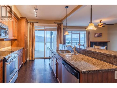 4350 Ponderosa Drive Unit# 246, Peachland, BC - Indoor Photo Showing Kitchen With Double Sink With Upgraded Kitchen