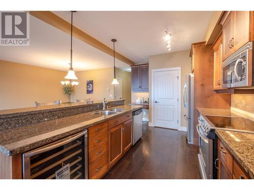 4350 Ponderosa Drive Unit# 246, Peachland, BC - Indoor Photo Showing Kitchen With Double Sink
