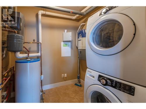 4350 Ponderosa Drive Unit# 246, Peachland, BC - Indoor Photo Showing Laundry Room