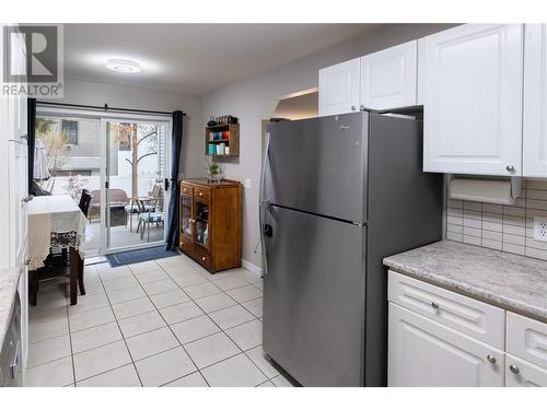 160 Celano Crescent Unit# 133, Kelowna, BC - Indoor Photo Showing Kitchen