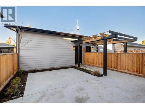 750 Kinnear Avenue Unit# 3, Kelowna, BC - Outdoor With Exterior