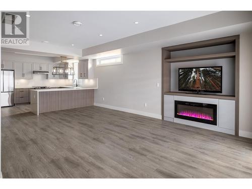 750 Kinnear Avenue Unit# 3, Kelowna, BC - Indoor With Fireplace