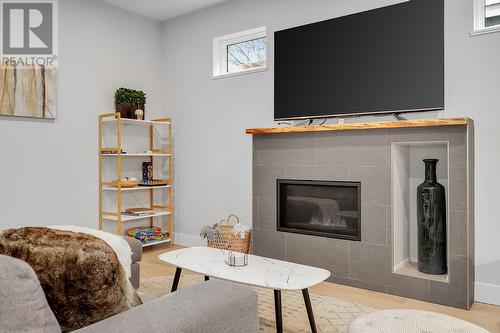1933 Ethel Street, Kelowna, BC - Indoor Photo Showing Living Room With Fireplace