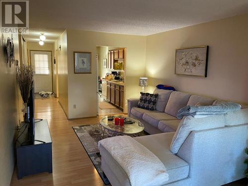 9107 62Nd Avenue Unit# 20, Osoyoos, BC - Indoor Photo Showing Living Room