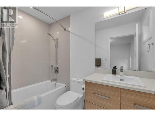 766 Cadder Avenue, Kelowna, BC - Indoor Photo Showing Bathroom