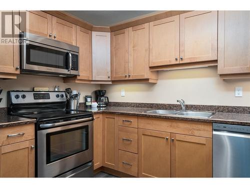 9885 Pinnacles Road Unit# 9, Vernon, BC - Indoor Photo Showing Kitchen With Double Sink