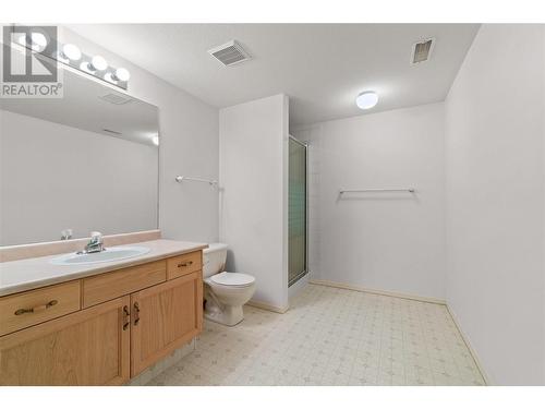 1874 Parkview Crescent Unit# 32, Kelowna, BC - Indoor Photo Showing Bathroom