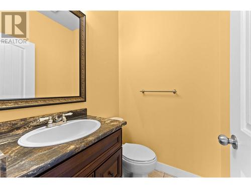 1596 Okanagan Avenue Se Unit# 4, Salmon Arm, BC - Indoor Photo Showing Bathroom