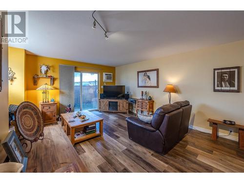 1049 Churchill Avenue Unit# 102, Penticton, BC - Indoor Photo Showing Living Room