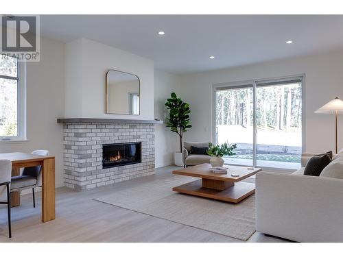 1979 Country Club Drive Unit# 1, Kelowna, BC - Indoor Photo Showing Living Room With Fireplace