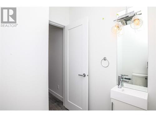 610 Academy Way Unit# 116, Kelowna, BC - Indoor Photo Showing Bathroom