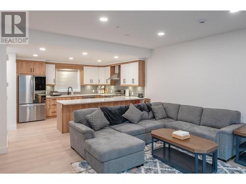 10615 Elliott Street Unit# 106, Summerland, BC - Indoor Photo Showing Living Room