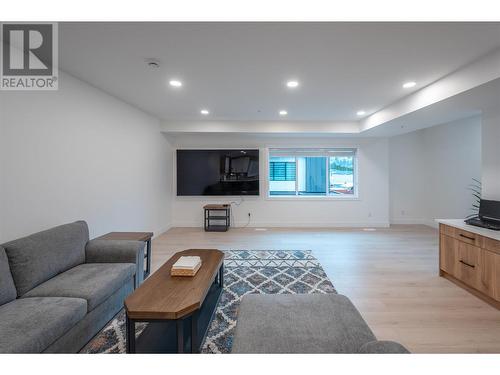 10615 Elliott Street Unit# 106, Summerland, BC - Indoor Photo Showing Living Room