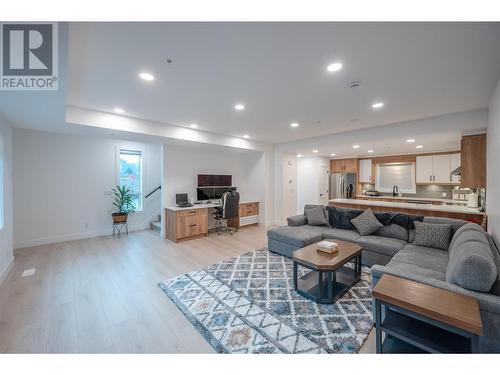 10615 Elliott Street Unit# 106, Summerland, BC - Indoor Photo Showing Living Room