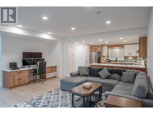 10615 Elliott Street Unit# 106, Summerland, BC - Indoor Photo Showing Living Room