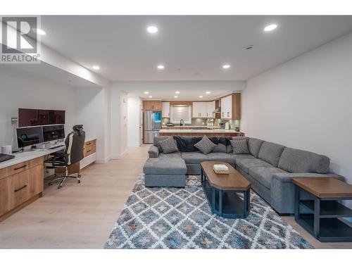 10615 Elliott Street Unit# 106, Summerland, BC - Indoor Photo Showing Living Room