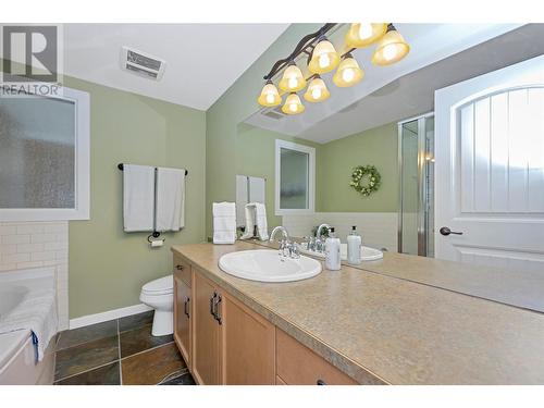 1134 Pine Grove Road Unit# 39, Scotch Creek, BC - Indoor Photo Showing Bathroom