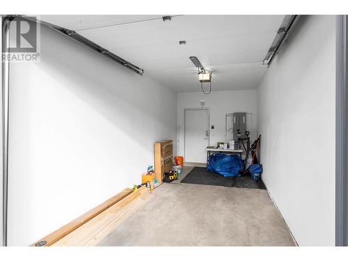 745 Morrison Avenue Unit# 4, Kelowna, BC - Indoor Photo Showing Garage