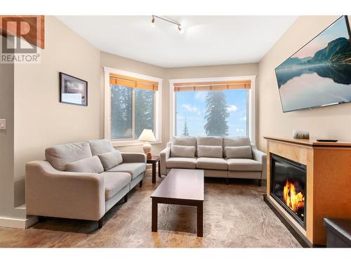 306 Creekview Road Unit# 11, Apex Mountain, BC - Indoor Photo Showing Living Room With Fireplace