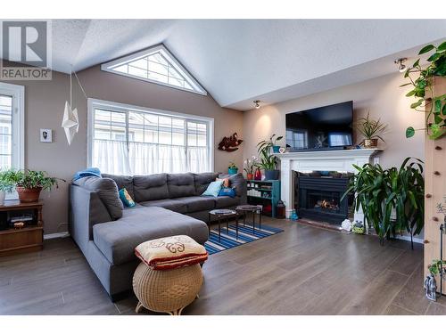 7841 97 Highway Unit# 112-2, Kelowna, BC - Indoor Photo Showing Living Room With Fireplace