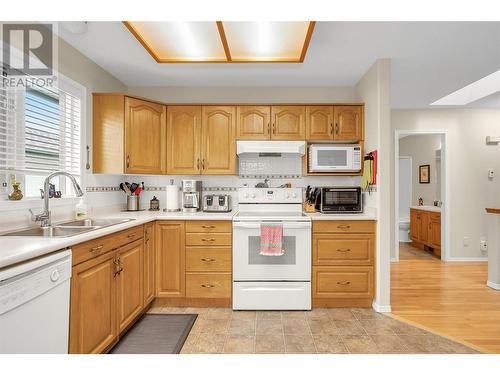 2710 Allenby Way Unit# 57, Vernon, BC - Indoor Photo Showing Kitchen With Double Sink