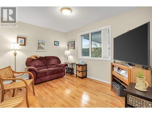 2710 Allenby Way Unit# 57, Vernon, BC - Indoor Photo Showing Living Room