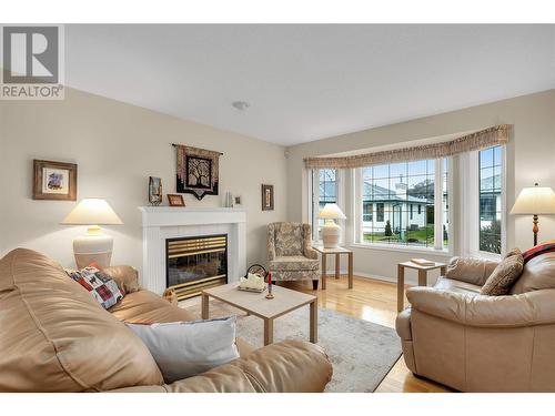 2710 Allenby Way Unit# 57, Vernon, BC - Indoor Photo Showing Living Room With Fireplace