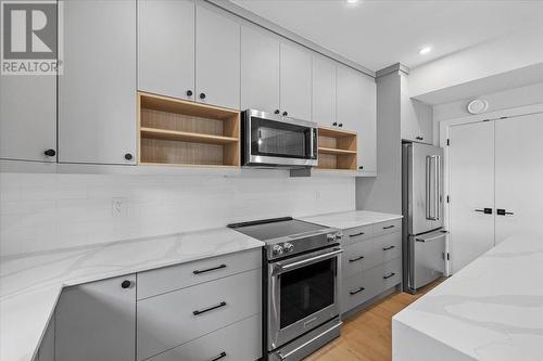 762 Morrison Avenue Unit# 1, Kelowna, BC - Indoor Photo Showing Kitchen