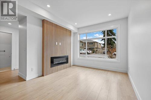 3 762 Morrison Avenue, Kelowna, BC - Indoor With Fireplace