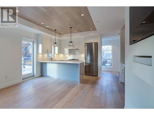 1308 Richter Street Unit# 101, Kelowna, BC - Indoor Photo Showing Kitchen With Upgraded Kitchen