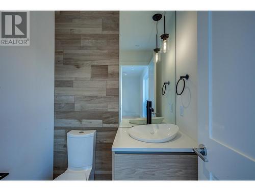 1308 Richter Street Unit# 101, Kelowna, BC - Indoor Photo Showing Bathroom
