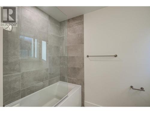 1308 Richter Street Unit# 101, Kelowna, BC - Indoor Photo Showing Bathroom