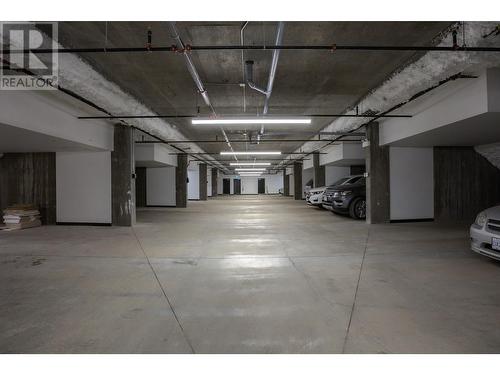 1308 Richter Street Unit# 101, Kelowna, BC - Indoor Photo Showing Garage