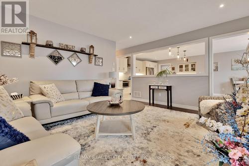 85 Reynolds Rd, Centre Wellington, ON - Indoor Photo Showing Living Room