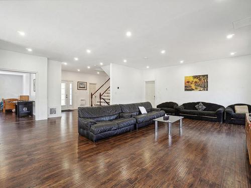 Living room - 168 Rue Turcotte, Rosemère, QC - Indoor Photo Showing Living Room