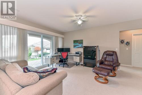 4400 Gallaghers Drive E Unit# 14, Kelowna, BC - Indoor Photo Showing Living Room