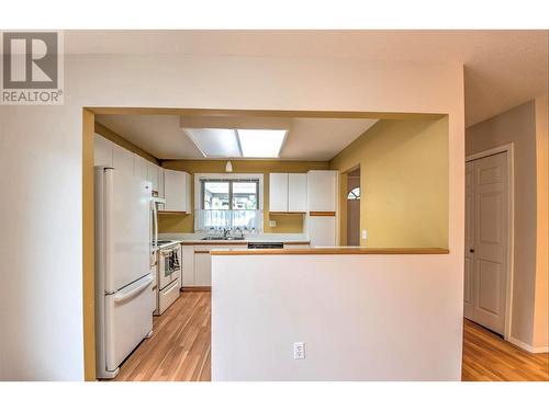 4303 27 Avenue Unit# 14, Vernon, BC - Indoor Photo Showing Kitchen
