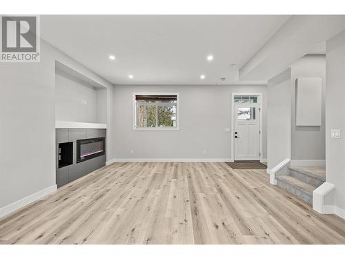 941 Stockwell Avenue, Kelowna, BC - Indoor With Fireplace