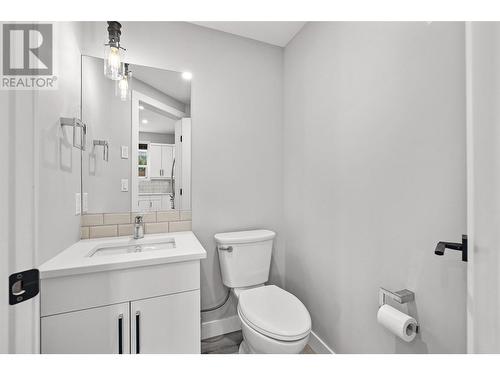 941 Stockwell Avenue, Kelowna, BC - Indoor Photo Showing Bathroom