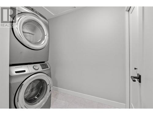 941 Stockwell Avenue, Kelowna, BC - Indoor Photo Showing Laundry Room