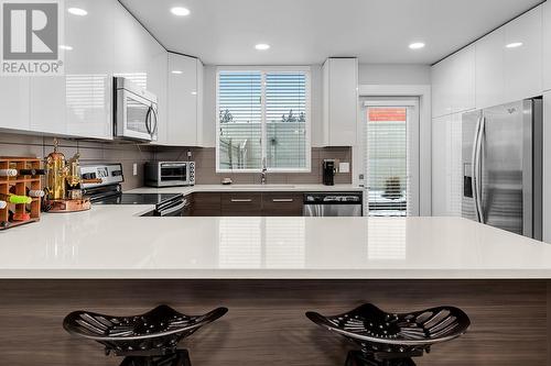 2049 Elkridge Drive Unit# 2, West Kelowna, BC - Indoor Photo Showing Kitchen With Upgraded Kitchen