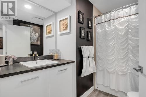 2049 Elkridge Drive Unit# 2, West Kelowna, BC - Indoor Photo Showing Bathroom